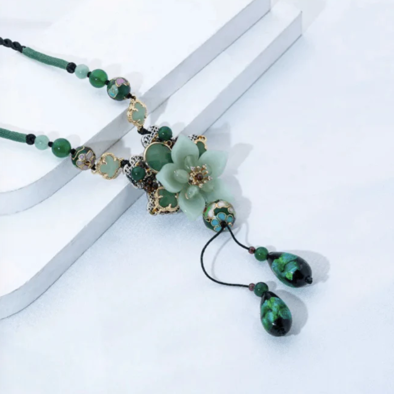 Collar de Jade Flor de Loto