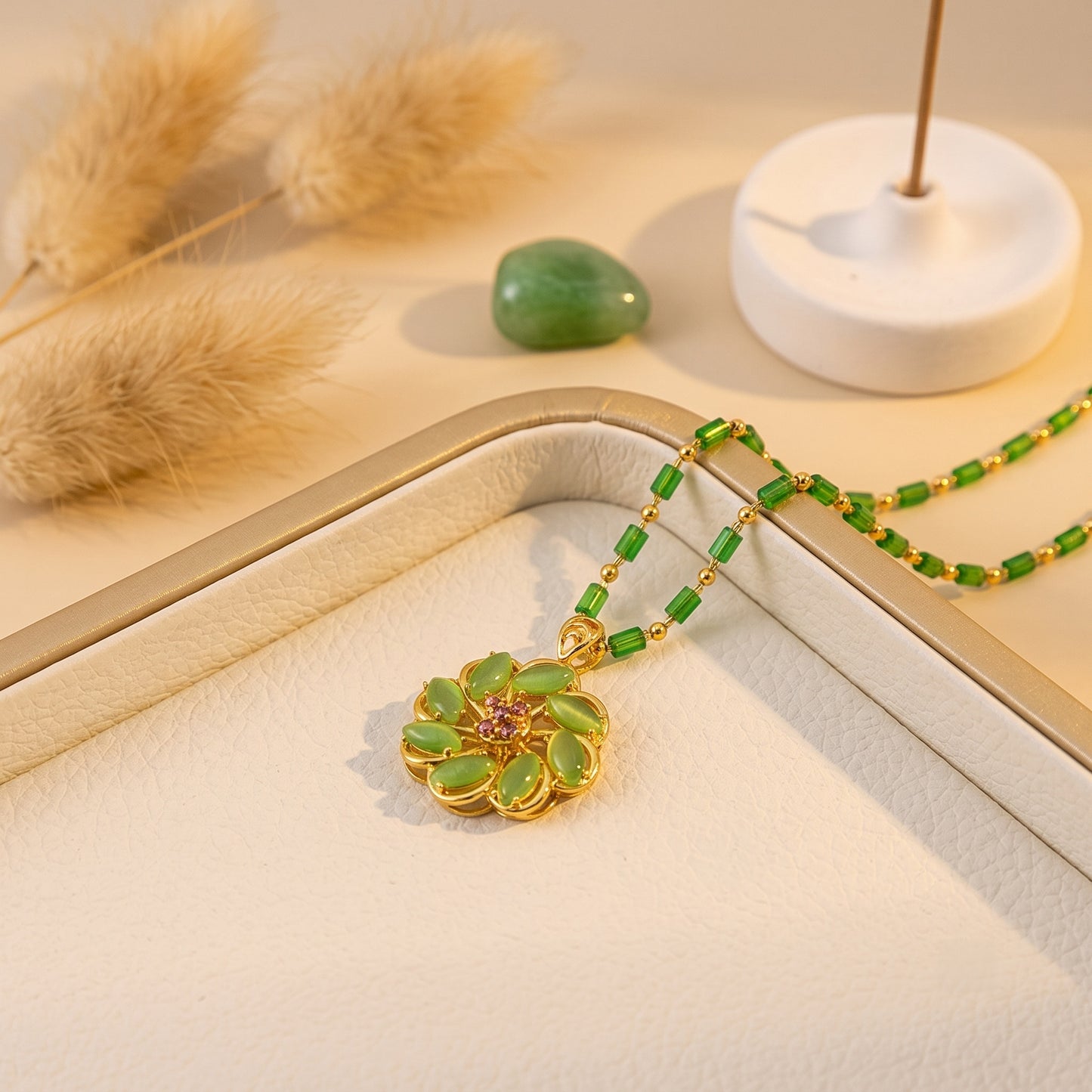 Collar Flor de Jade Giratoria