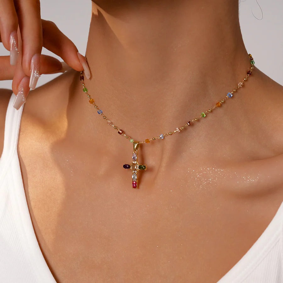 Collar Divinum® - Cruz de Gemas Multicolor