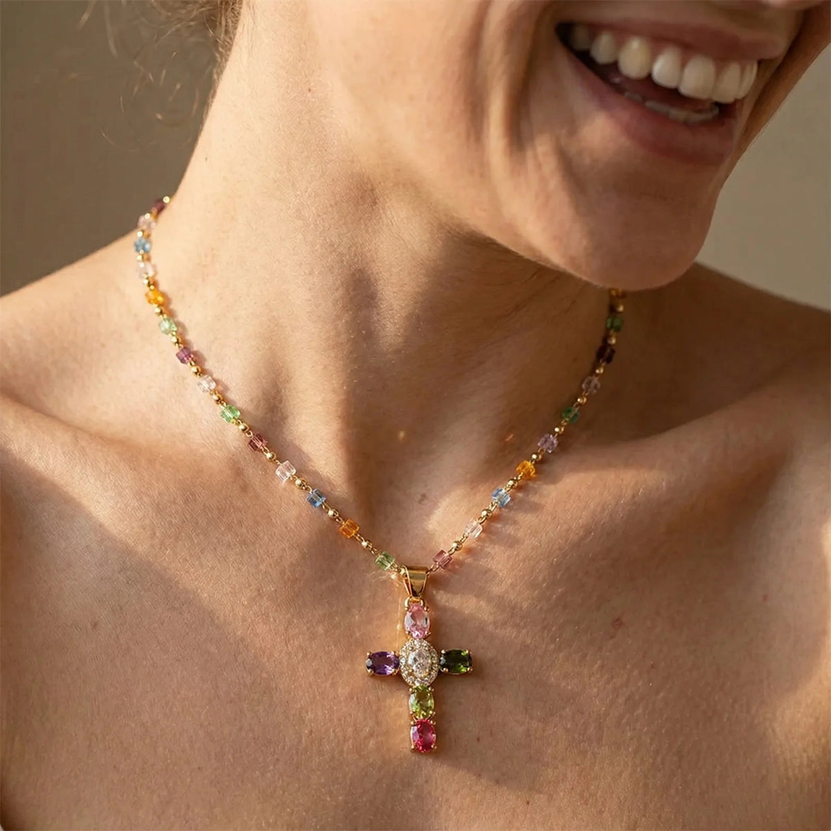 Collar Divinum® - Cruz de Gemas Multicolor